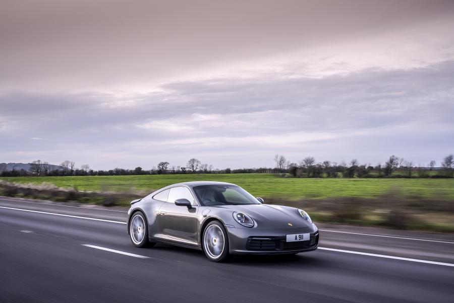  Porsche 911 Carrera (992) 2019 года  (UK) (фото 1 из 32)